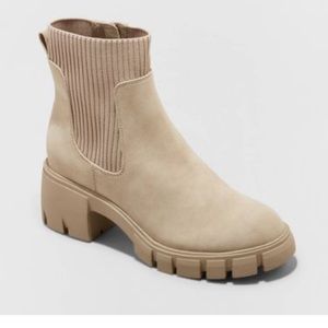 Women's Keeley Chelsea Boots - Universal Thread..NWT